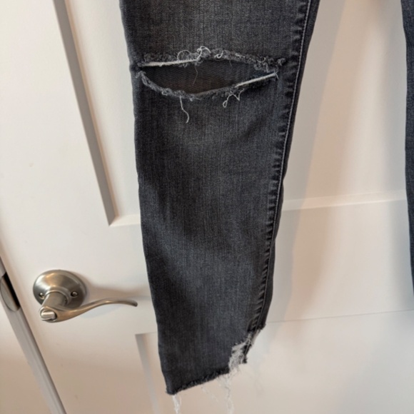 Universal Thread Black Skinny Jeans - Picture 3 of 9